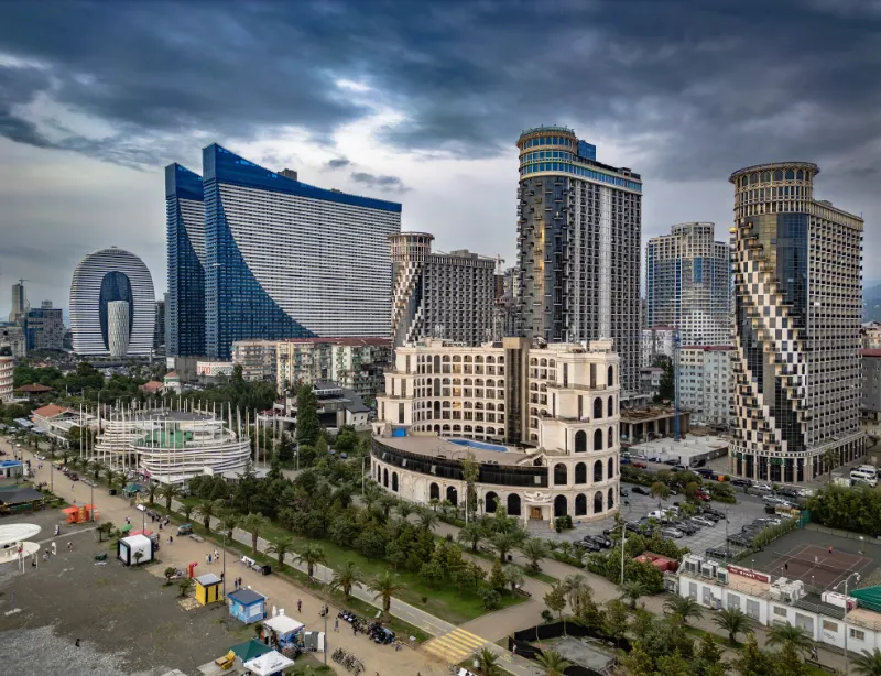 Batumi'de Profesyonel Yönetim Şirketi: Seçim Özellikleri ve Tuzakları