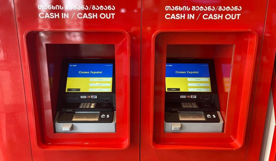 У якому банкоматі Грузії вигідніше зняти скриньки з української гривневої картки?