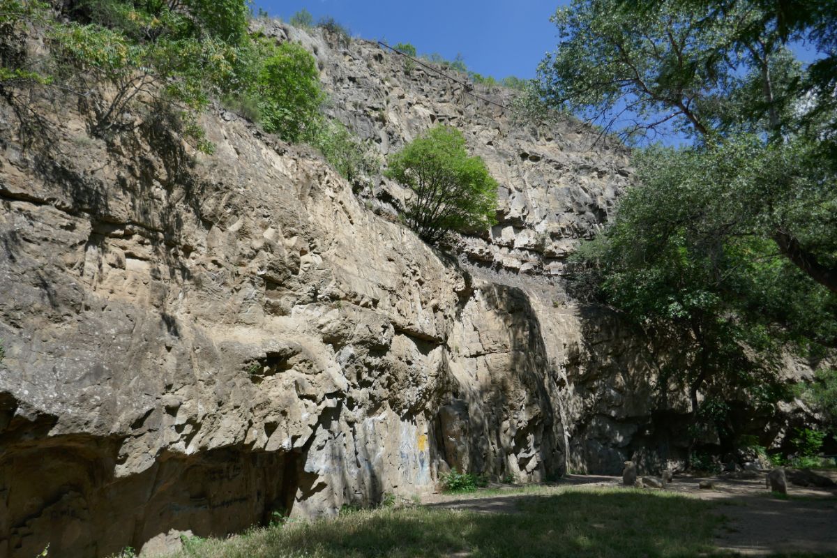 Where is the climbing wall located in Tbilisi?